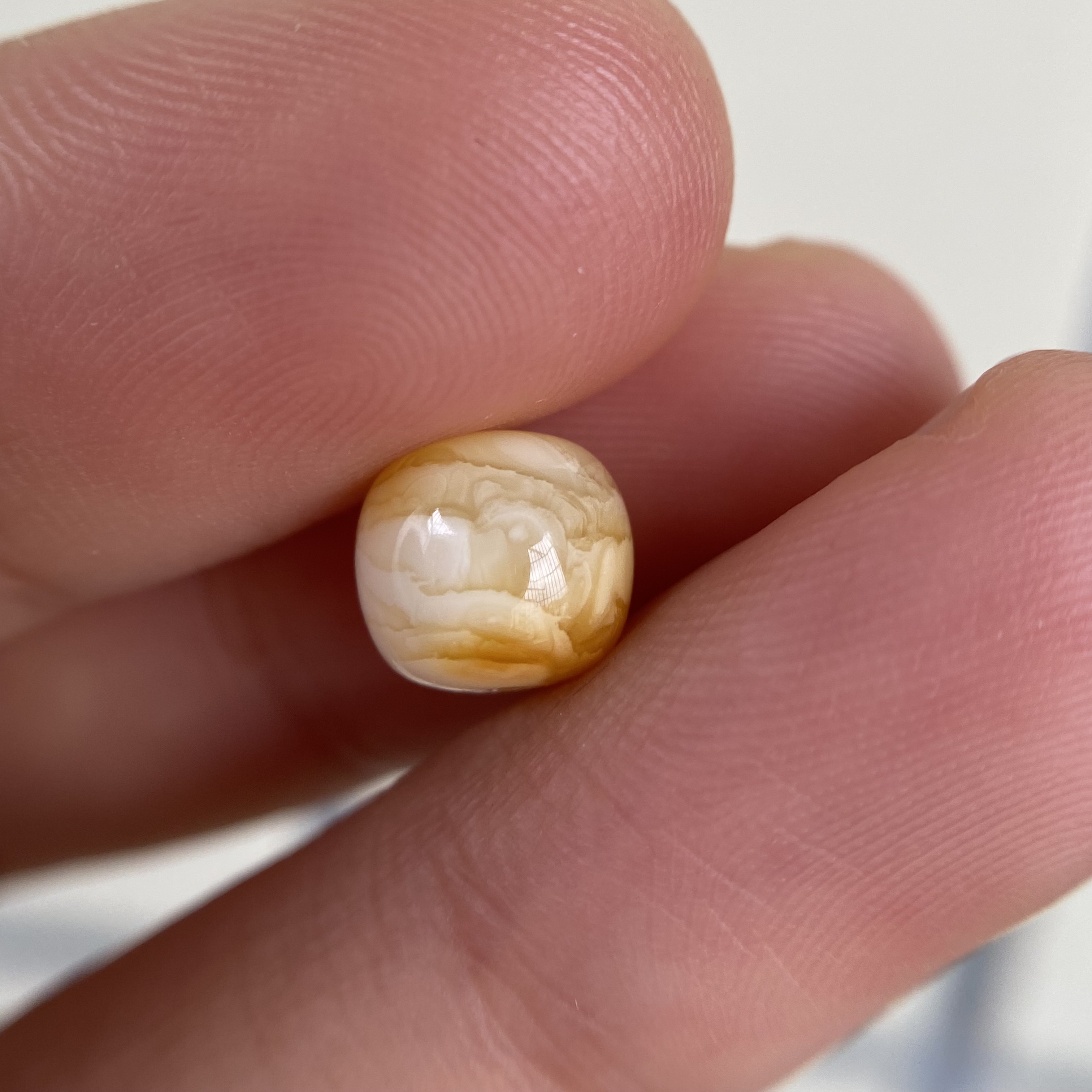 蜜蜡千层虎皮老型配饰8.2×7.5mm，满花无优化保天然，整体挺精致
