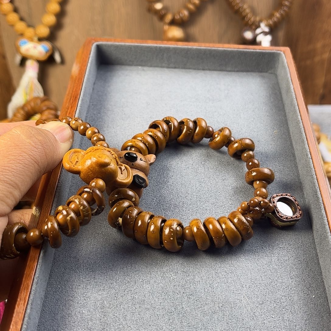 强****吊坠紫金鼠紫金鼠手串手持碗肠标题