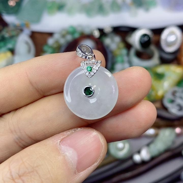 翡翠吊坠(不含链)足铂镶嵌