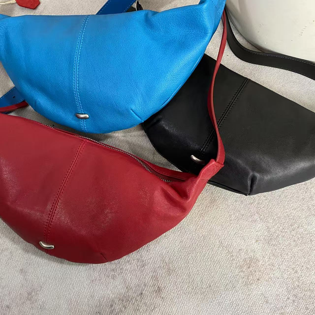 infobyfive2025夏季新款包包单件包挎包月亮包2EE0902