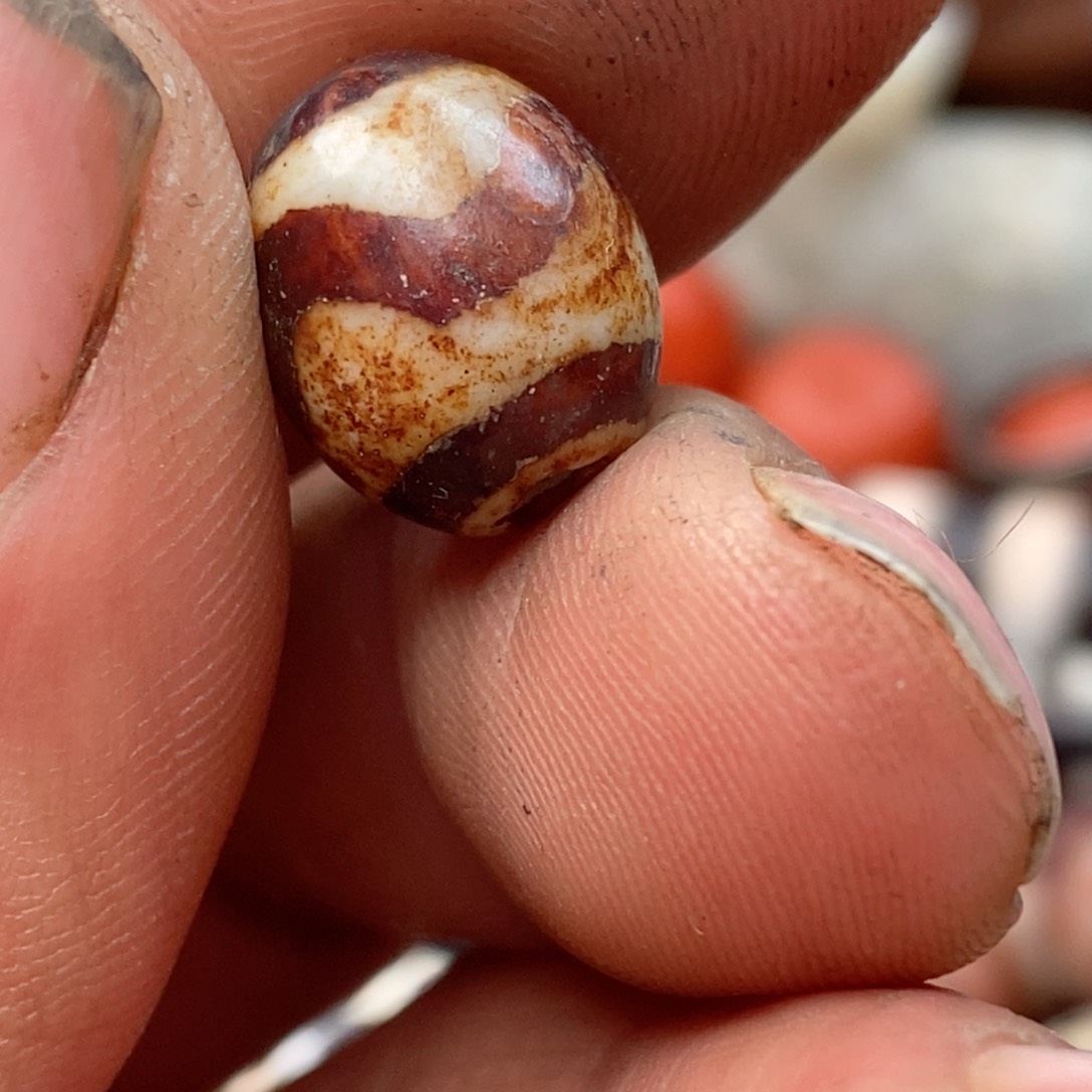 DIY琉璃珠子的颜色是蓝色和