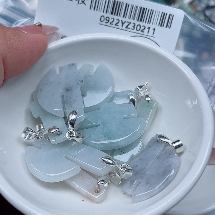 吊坠(不含链)未镶嵌翡翠
