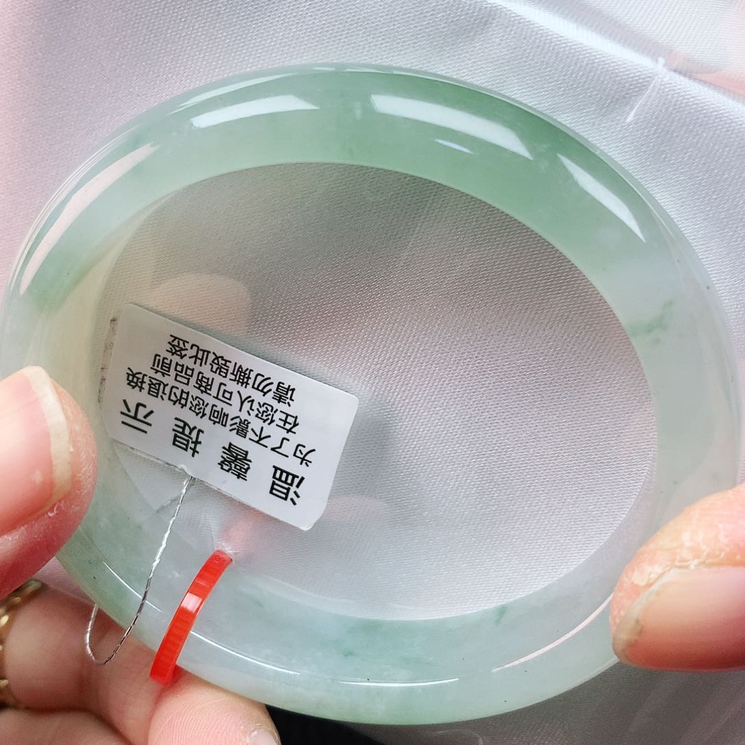 翡翠手镯未镶嵌55贵