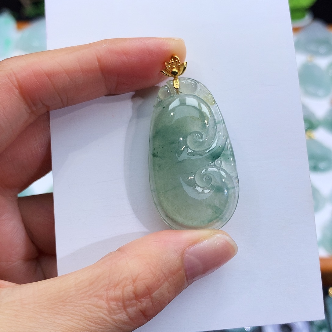 翡翠18K金镶嵌颈饰翡翠吊坠