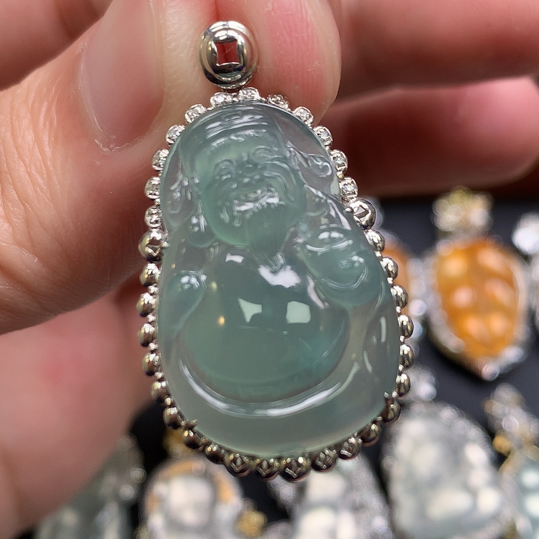 翡翠18K金镶嵌颈饰