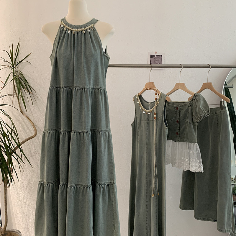 挂脖露肩无袖贝壳亮片流苏牛仔夏季气质休闲连衣裙度假风配腰带女