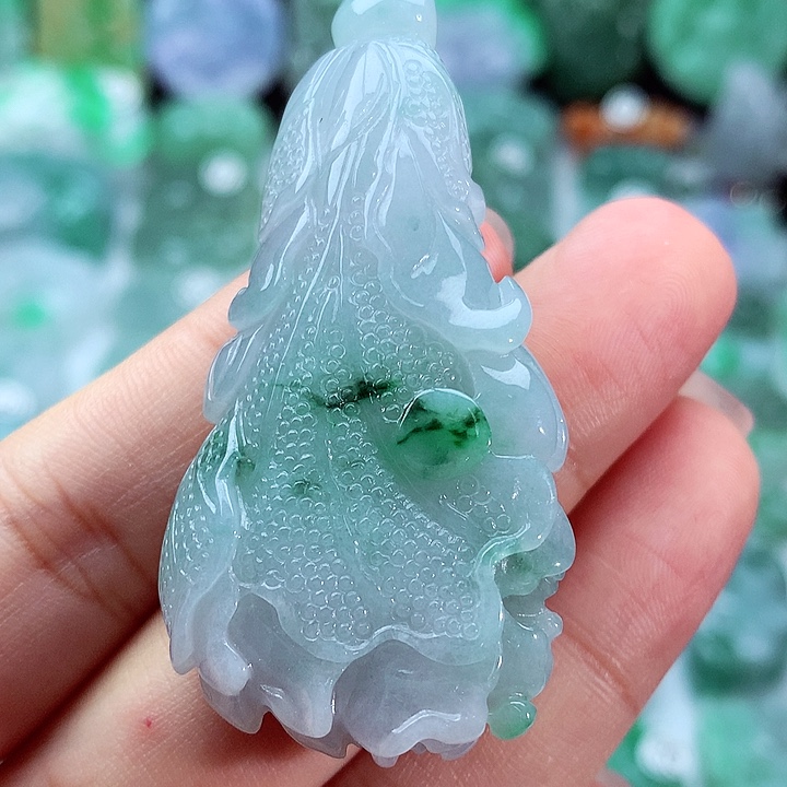 翡翠颈饰未镶嵌翡翠