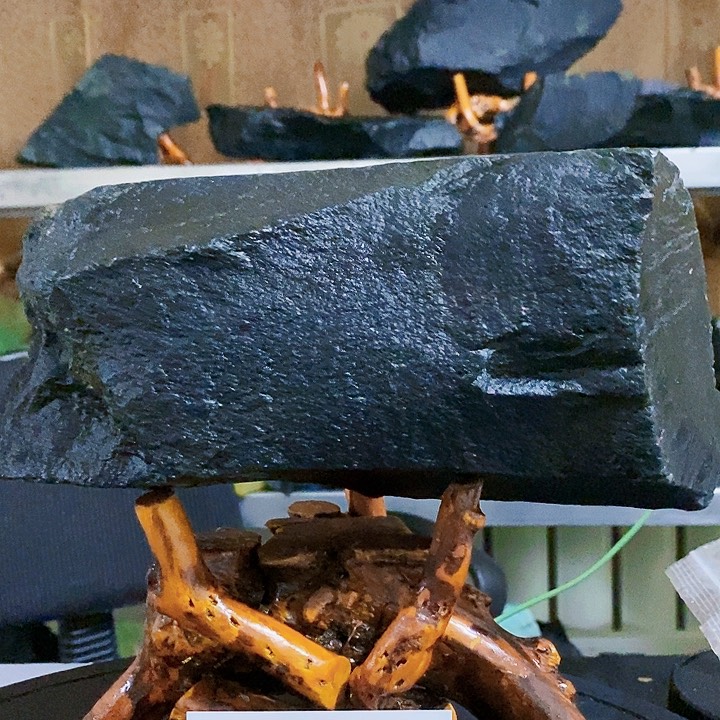 蛇纹石玉原石未镶嵌正***?