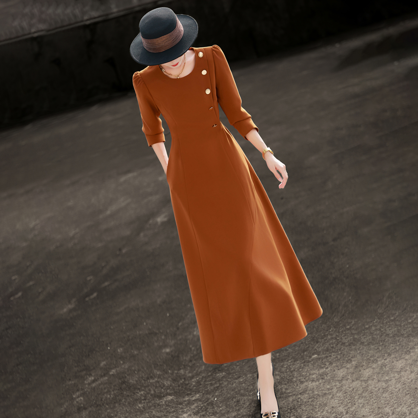 MEXCOCO/兰瑟儿冬季新款气质优雅通勤金属扣A摆连衣裙女105DL3570