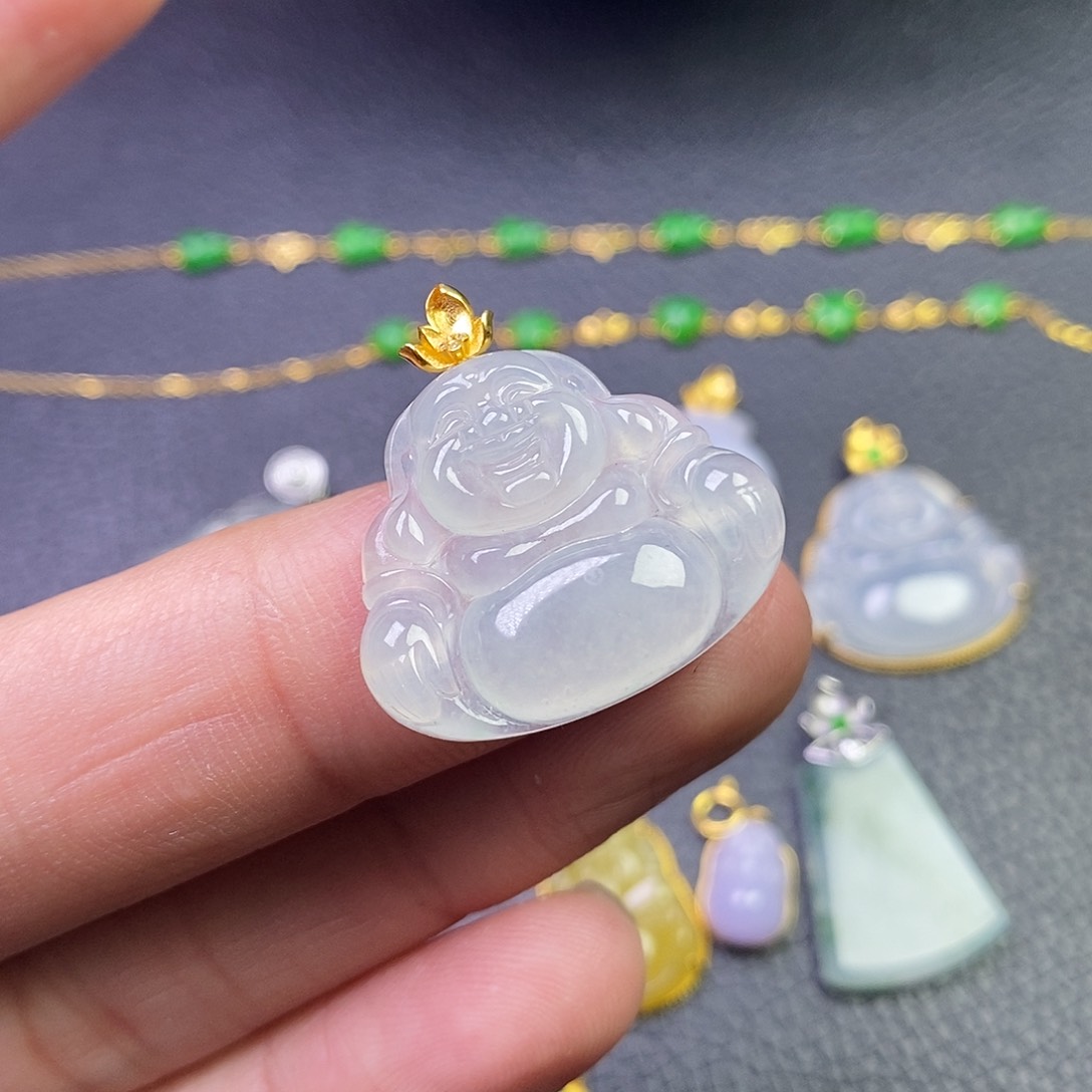 颈饰18K金镶嵌翡翠