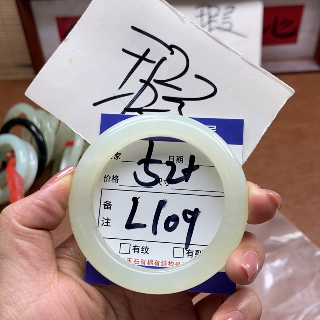 岫玉手镯手镯未镶嵌