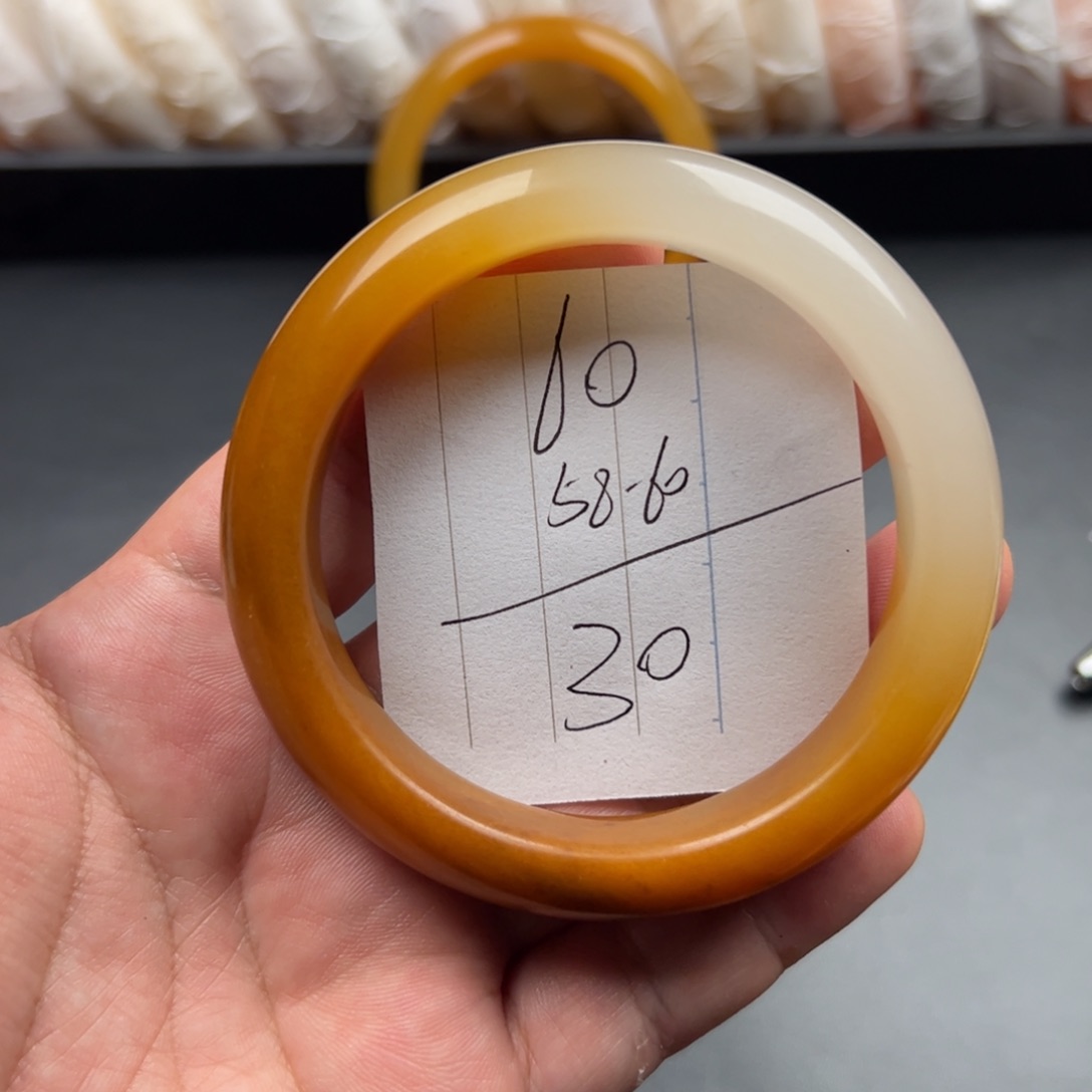 石英质玉（黄龙玉）手镯未镶嵌30