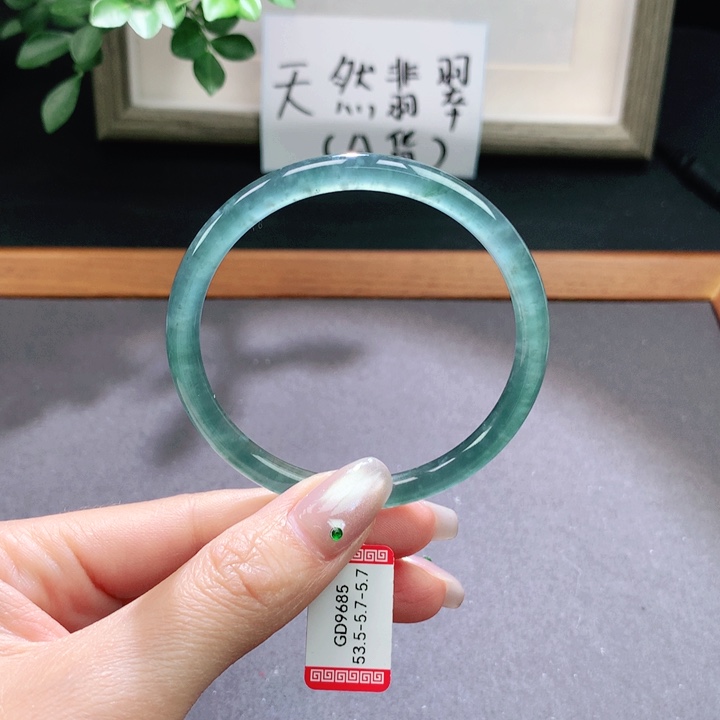 翡翠手镯未镶嵌天然翡翠手镯