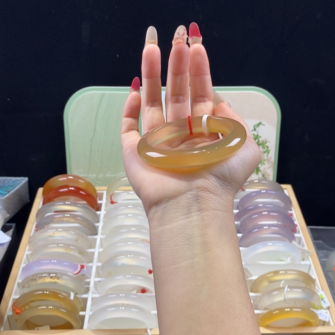 玛瑙/玉髓手镯未镶嵌