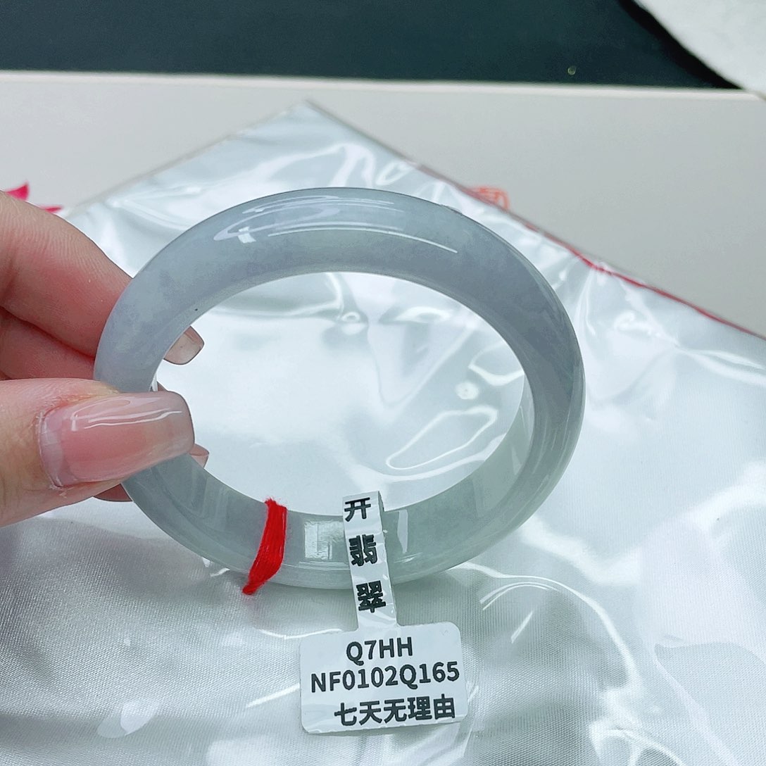 翡翠手镯未镶嵌正56