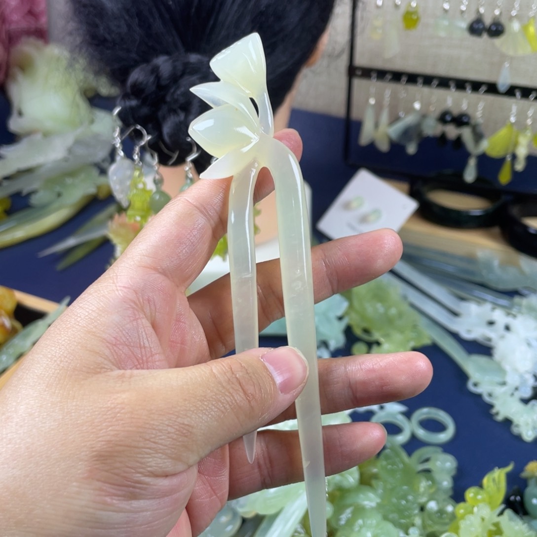 蛇纹石玉发饰未镶嵌可***猫