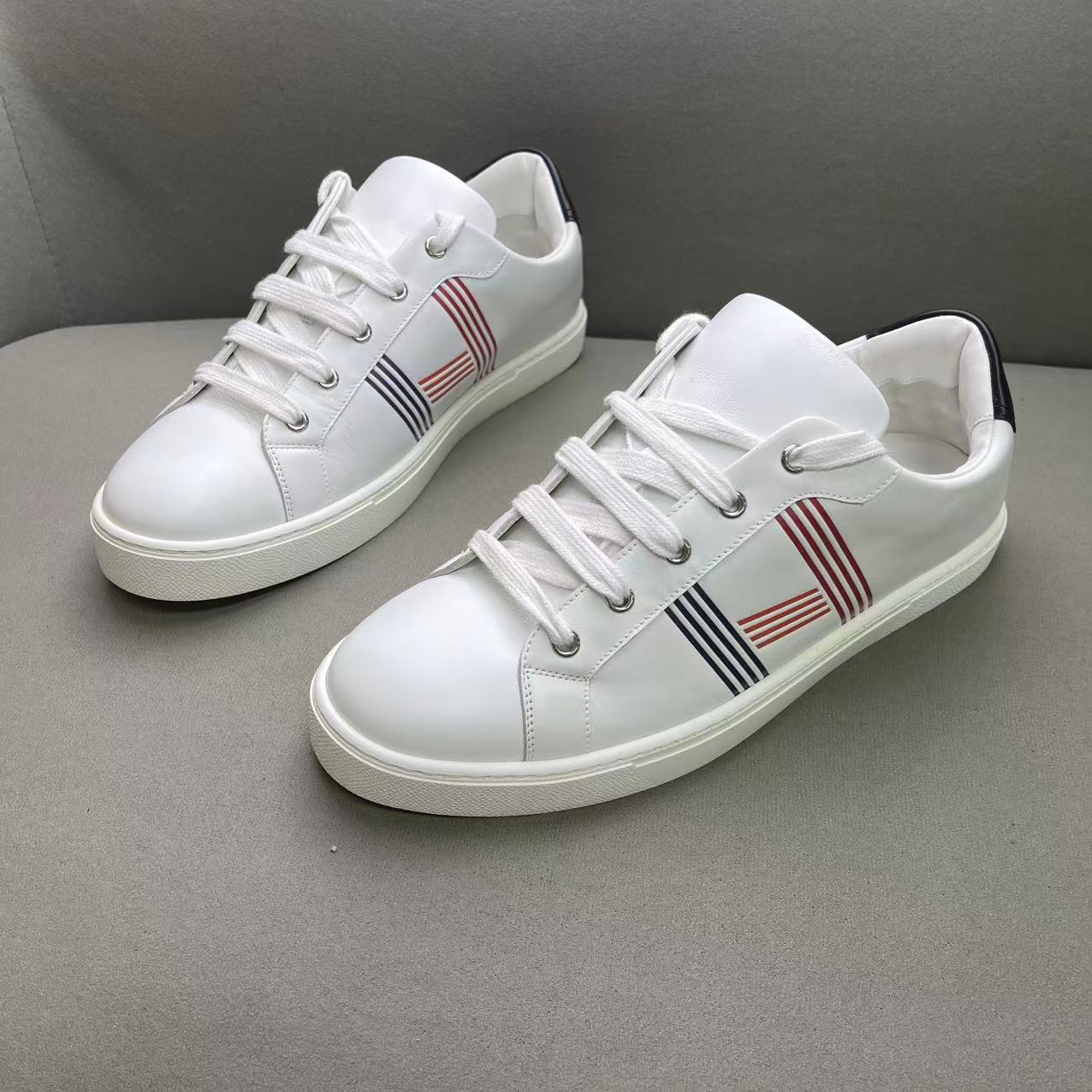 95新 Hermes/爱马仕 白色皮面侧边大logo时尚百搭低帮板鞋 41码