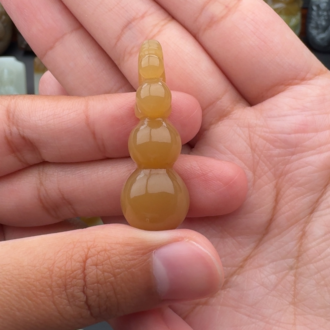 陇***楚和田玉未镶嵌颈饰