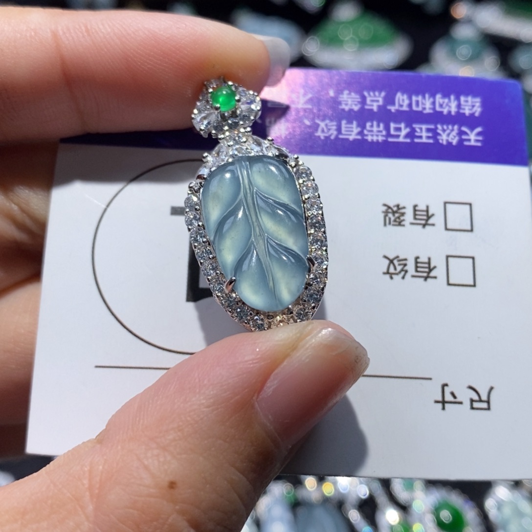 翡翠未镶嵌颈饰翡翠