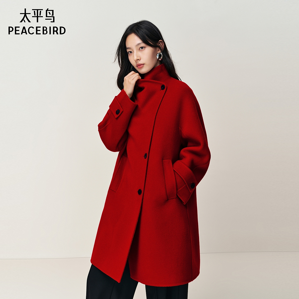 【商场同款】太平鸟甄绒系列红品大衣女斜扣大翻领A1AAF4715