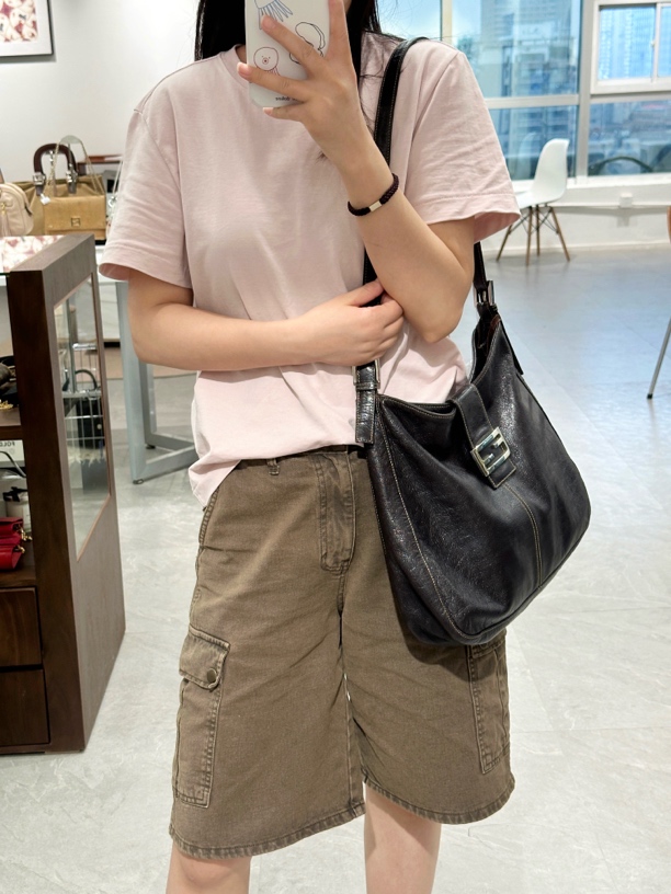 95新 FENDI/芬迪 深棕色油蜡皮单肩斜挎包