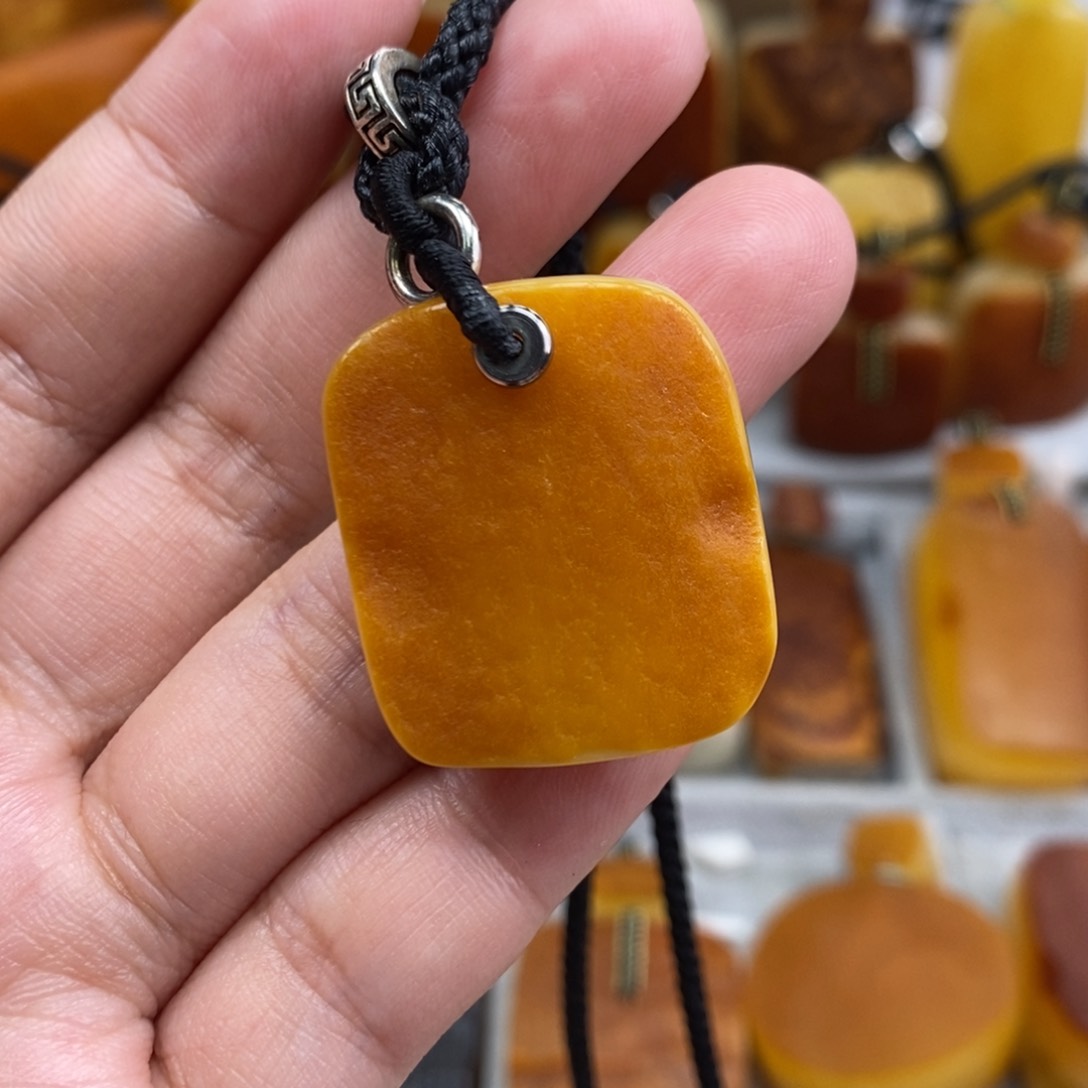 琥珀吊坠(赠链)未镶嵌