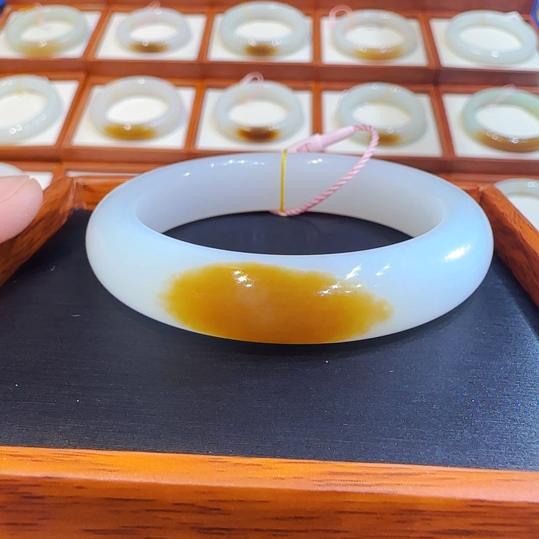 和田玉手镯未镶嵌且末一口金红糖50 51 52