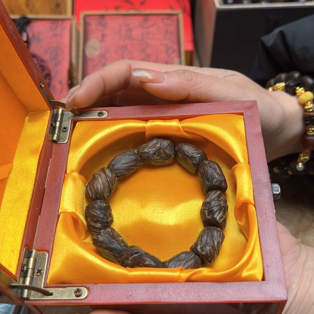 大叶紫檀（黑酸枝木类）