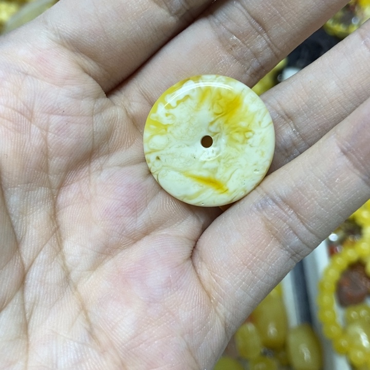 蜜蜡未镶嵌裸石吊坠