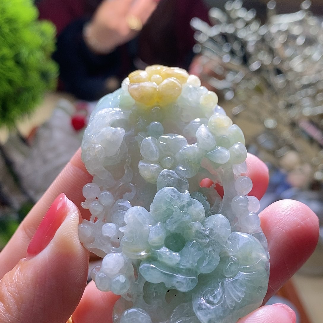 【闪购商品】翡翠颈饰未镶嵌喜上眉梢