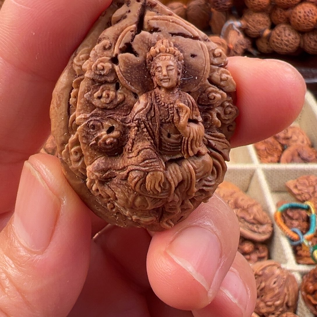 桃核吊坠桃核雕刻