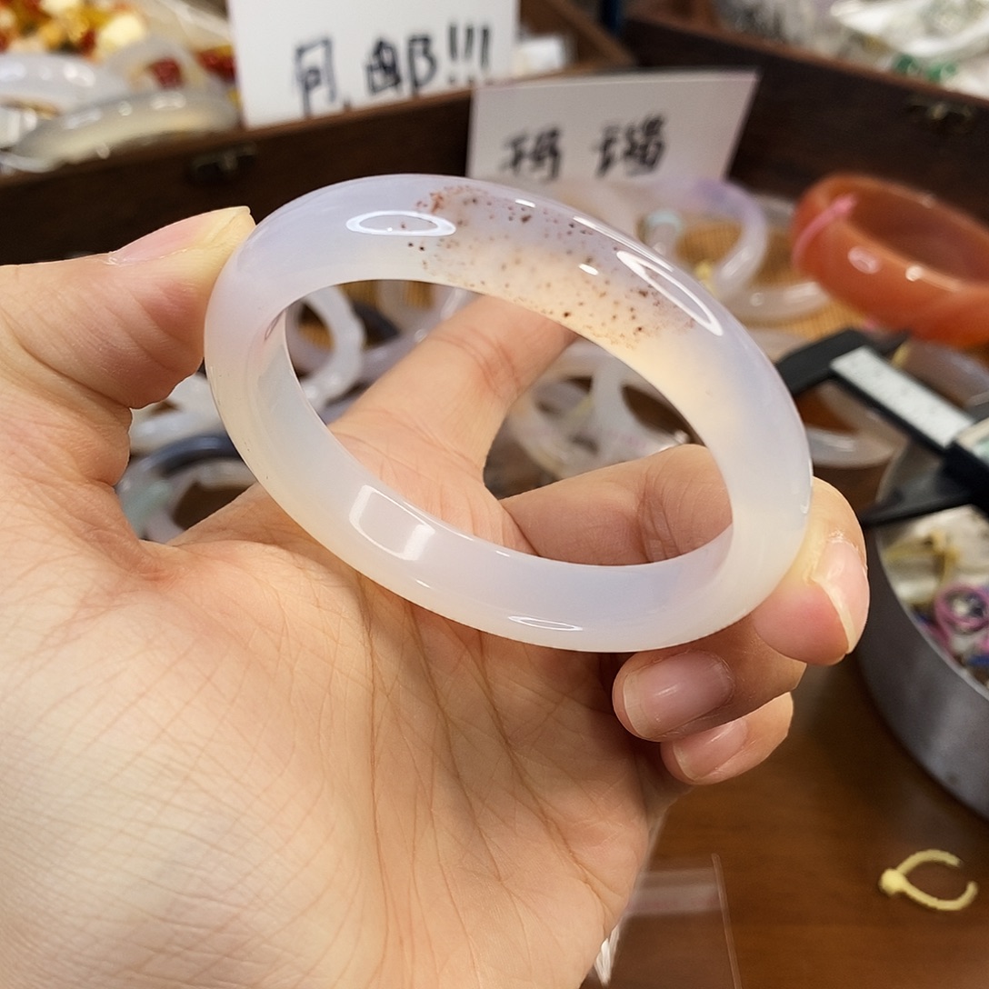 玛瑙/玉髓未镶嵌手镯C166。53.5圈。 瑕