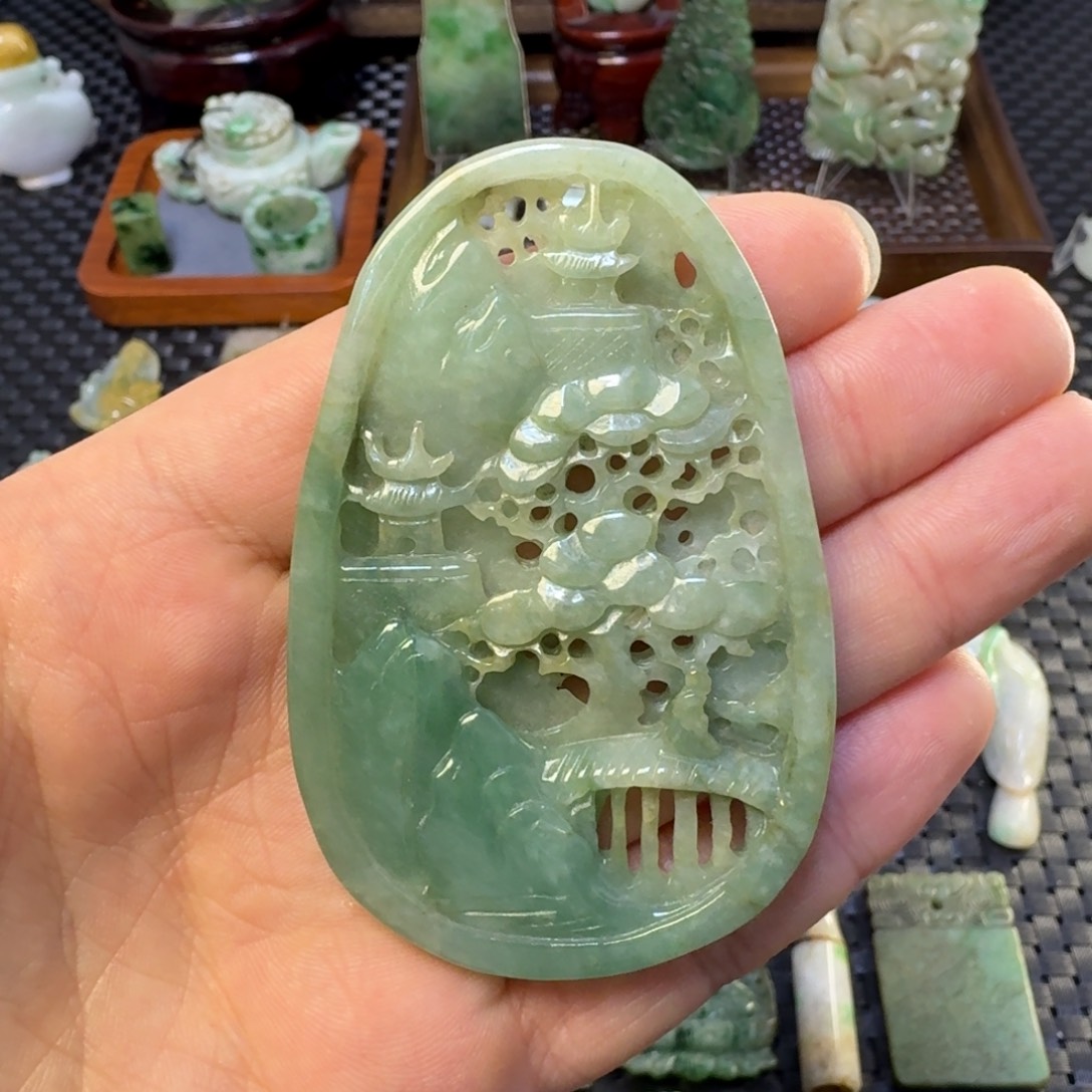 翡翠颈饰未镶嵌翡翠颈饰未镶嵌..