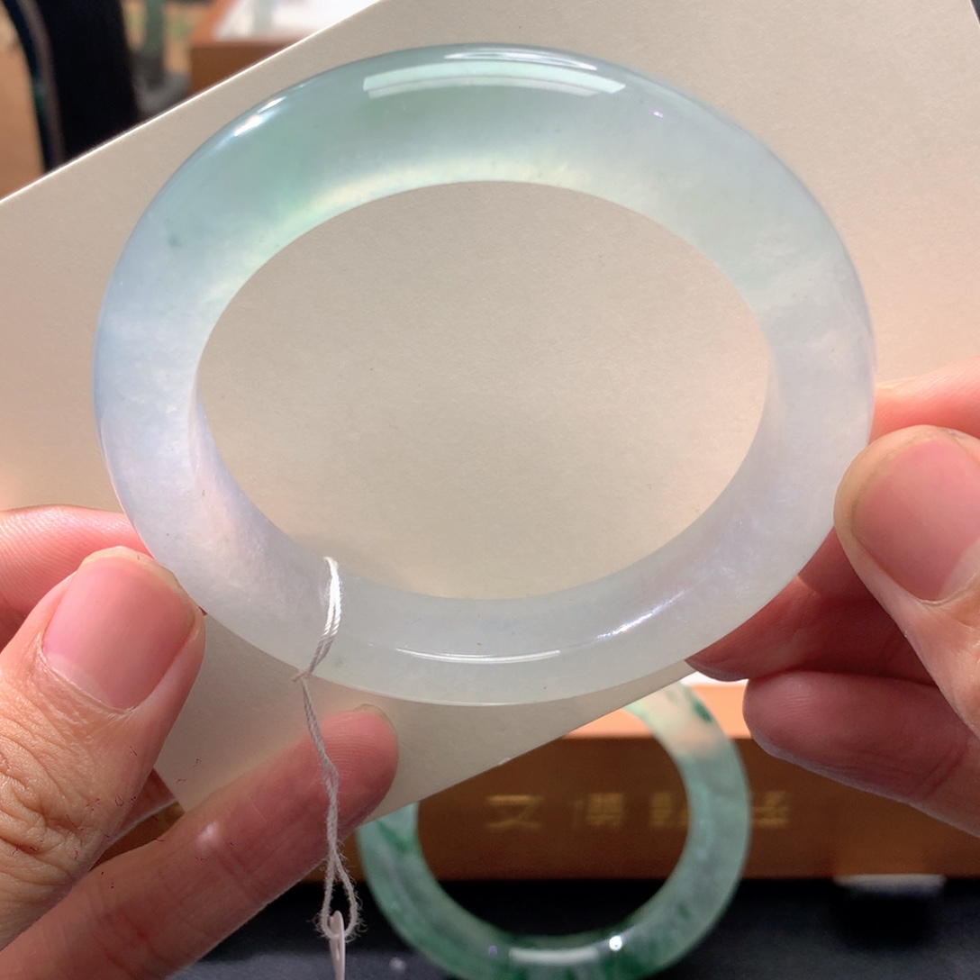 翡翠未镶嵌手镯正圈