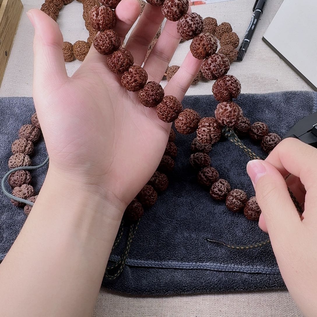 金刚菩提吊坠2024梁   手持