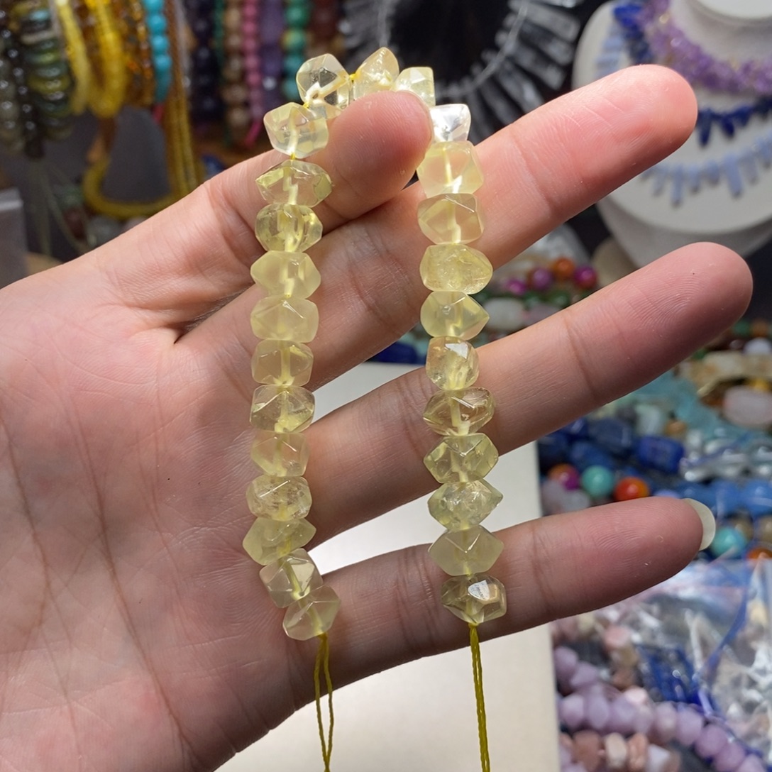 未镶嵌，柠檬黄水晶冲角10mm，石英质玉