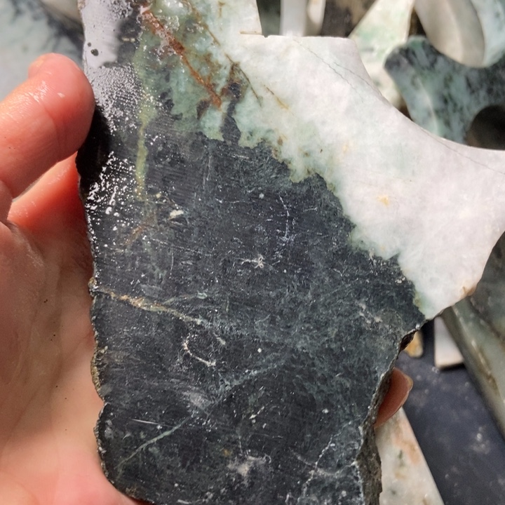 翡翠颈饰未镶嵌天然翡翠