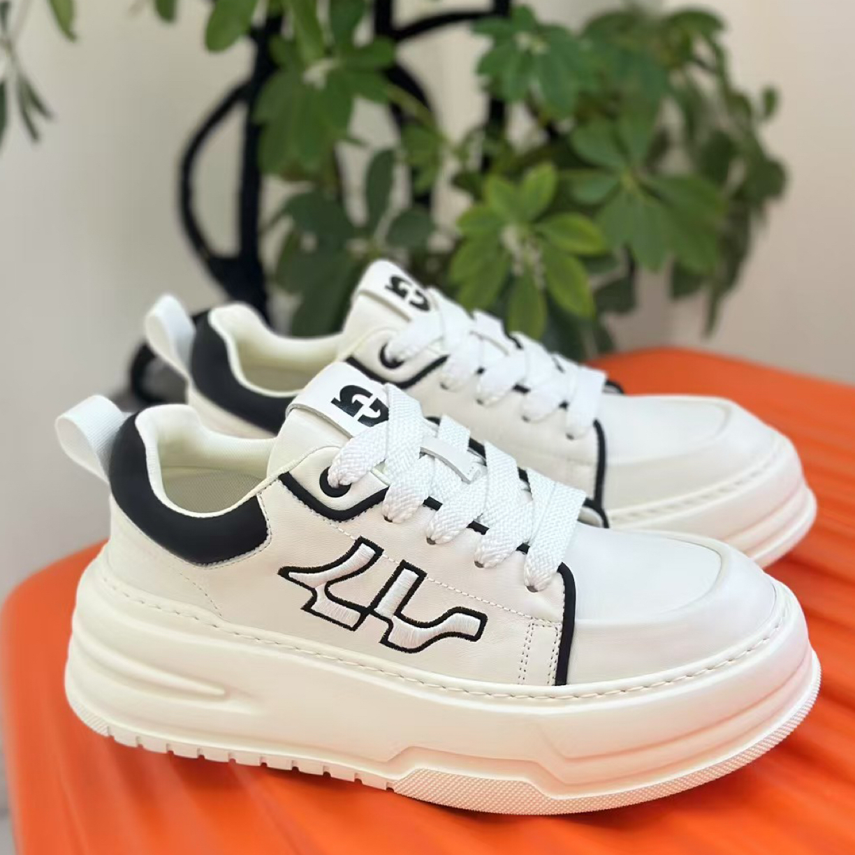 2025秋冬新款男士厚底休闲板鞋牛皮时尚男鞋