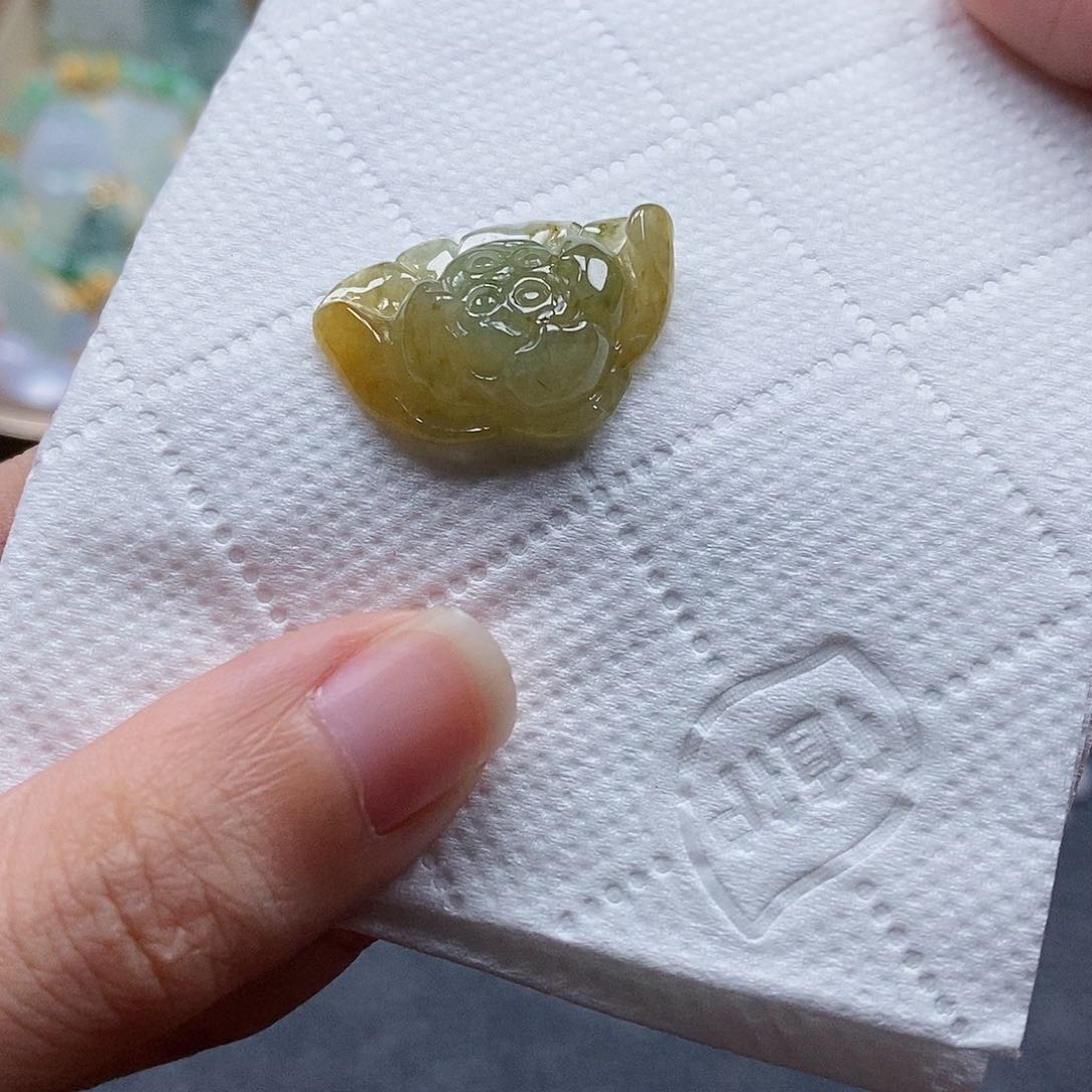 翡翠颈饰未镶嵌闪