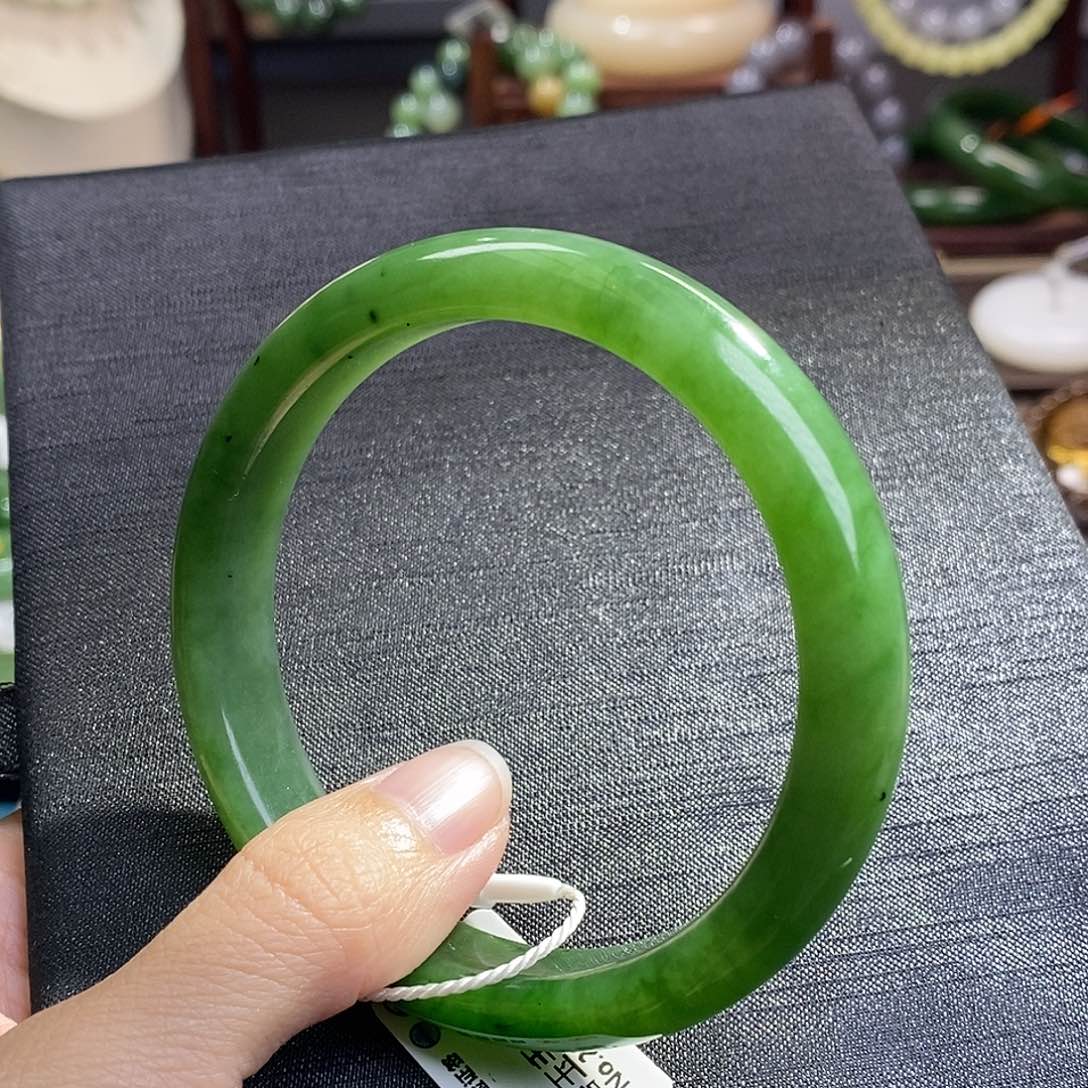 和田玉冰碧玉手镯60.3圈口未镶嵌