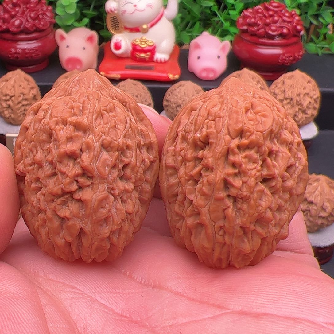 文玩核桃把件春一代油瓶大蒜头，边34肚37，非涞水