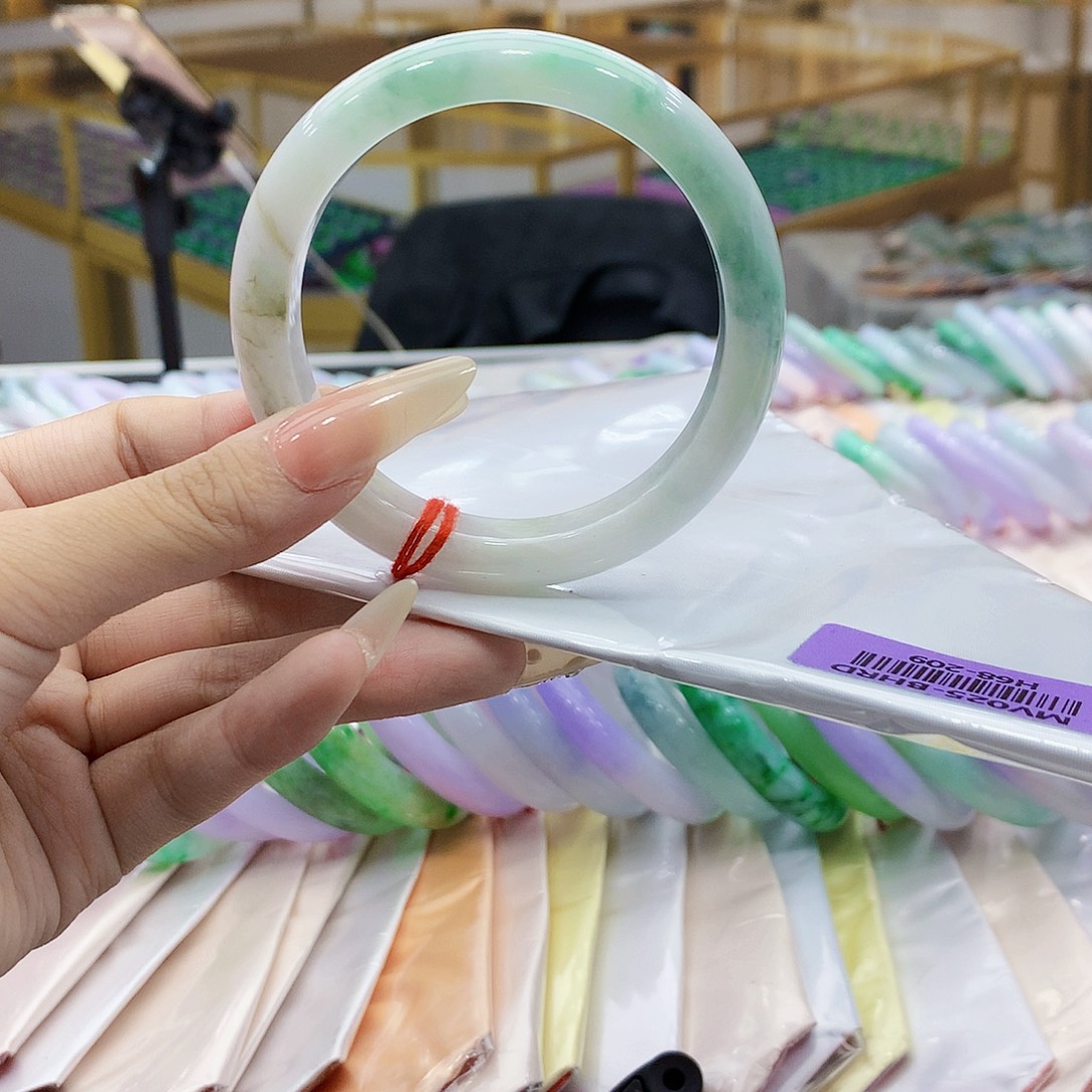 翡翠未镶嵌手镯nnn