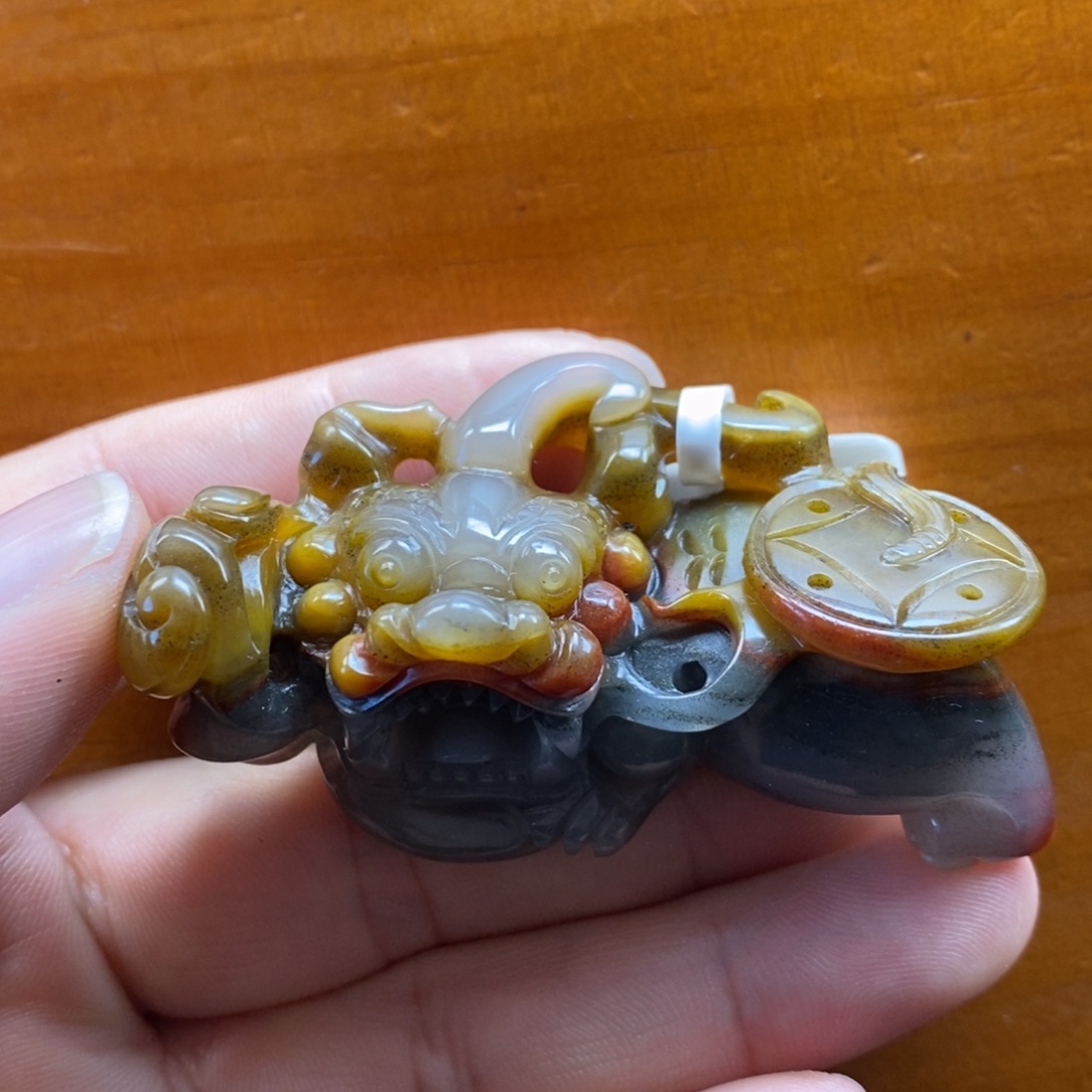 石英质玉（黄龙玉）未镶嵌颈饰茄子山料