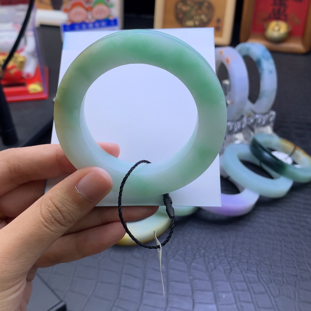 小***叮定制翡翠未镶嵌翡翠手镯