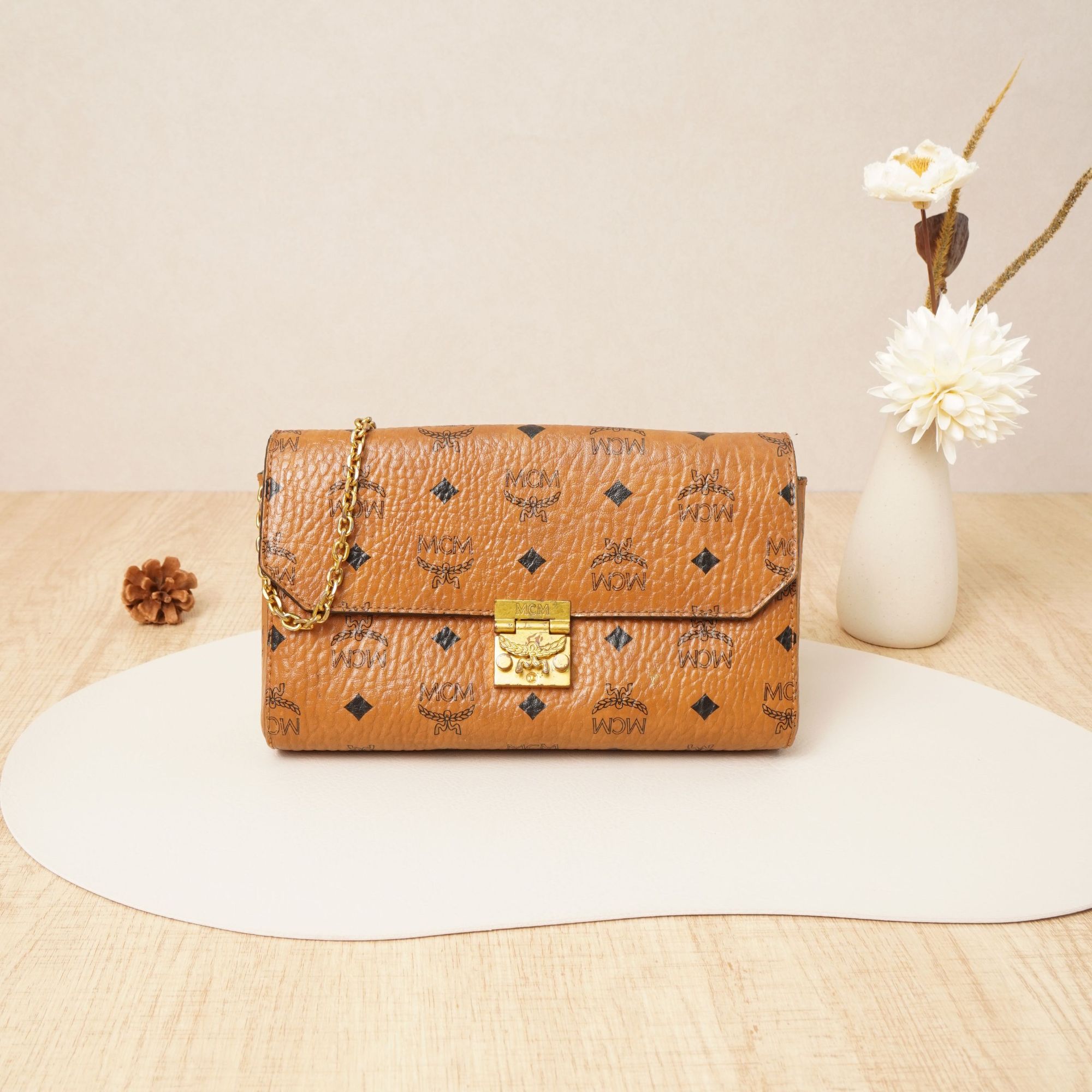 95新 MCM 信封包经典老花干邑色DS021000