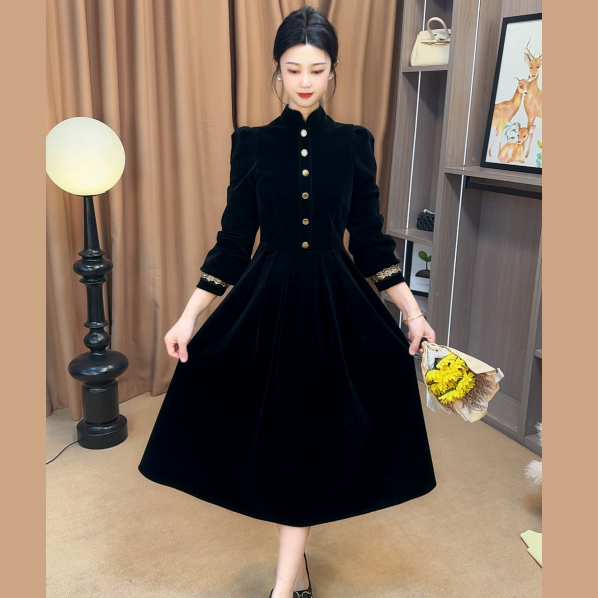 【思语定制】 新款轻奢新中式刺绣工艺设计款黑金显瘦连衣裙RS2550