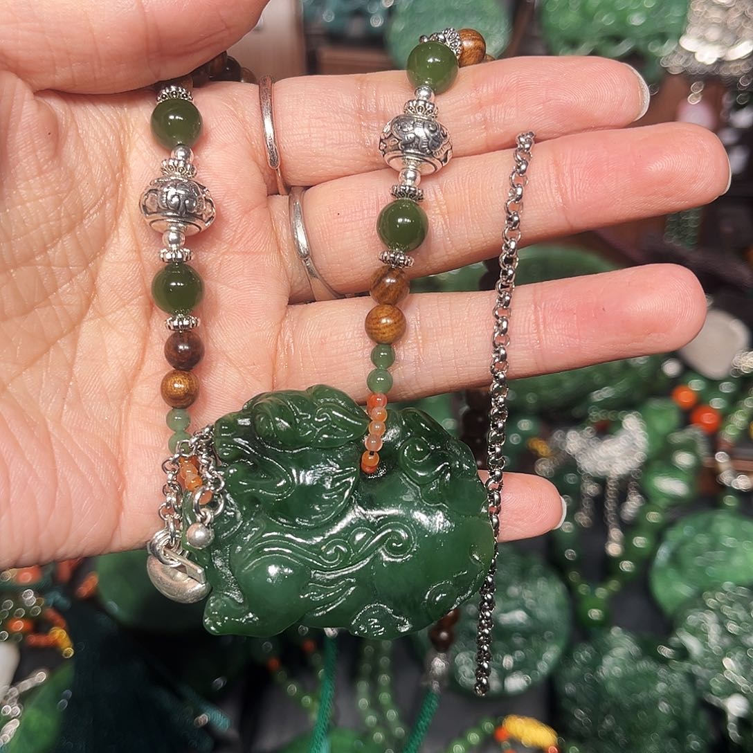 颈饰未镶嵌和田玉（糖玉）