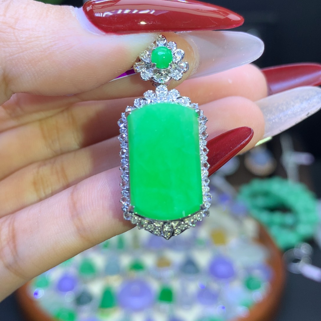 翡翠颈饰18K金镶嵌天然