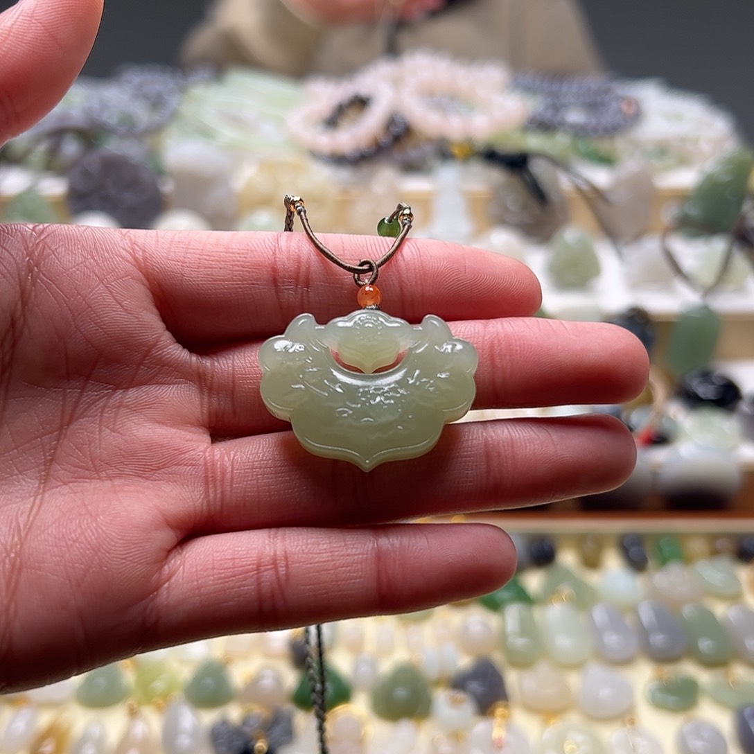 和田玉吊坠(赠链)未镶嵌