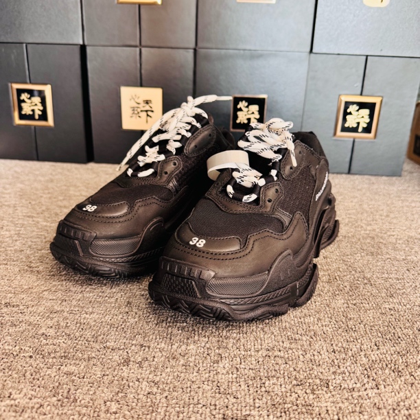 95新 Balenciaga/巴黎世家 Triple S 黑武士老爹鞋38码ysc3146